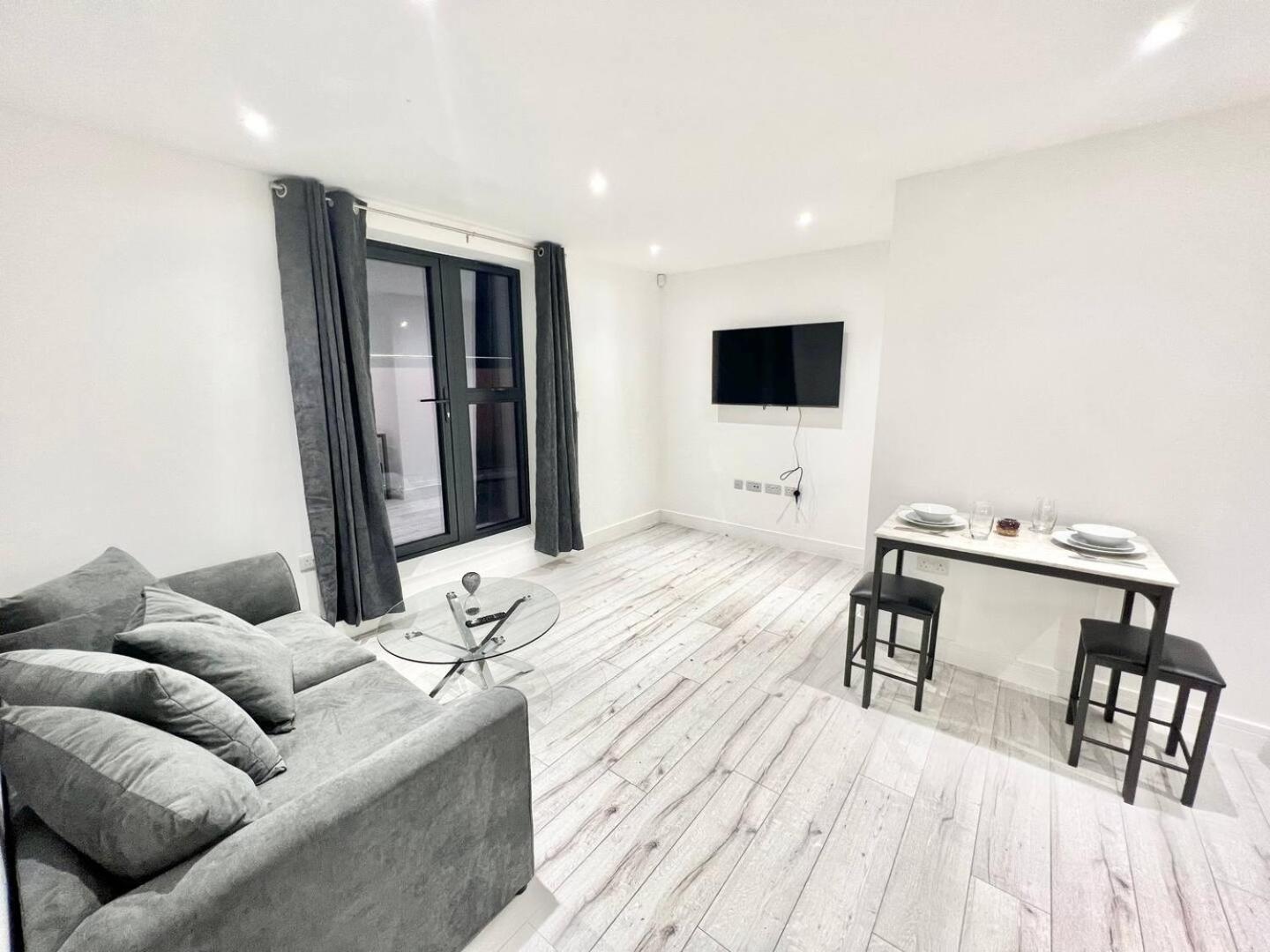 Queens Luxury Apartments Wembley Stadium - لندن المظهر الخارجي الصورة